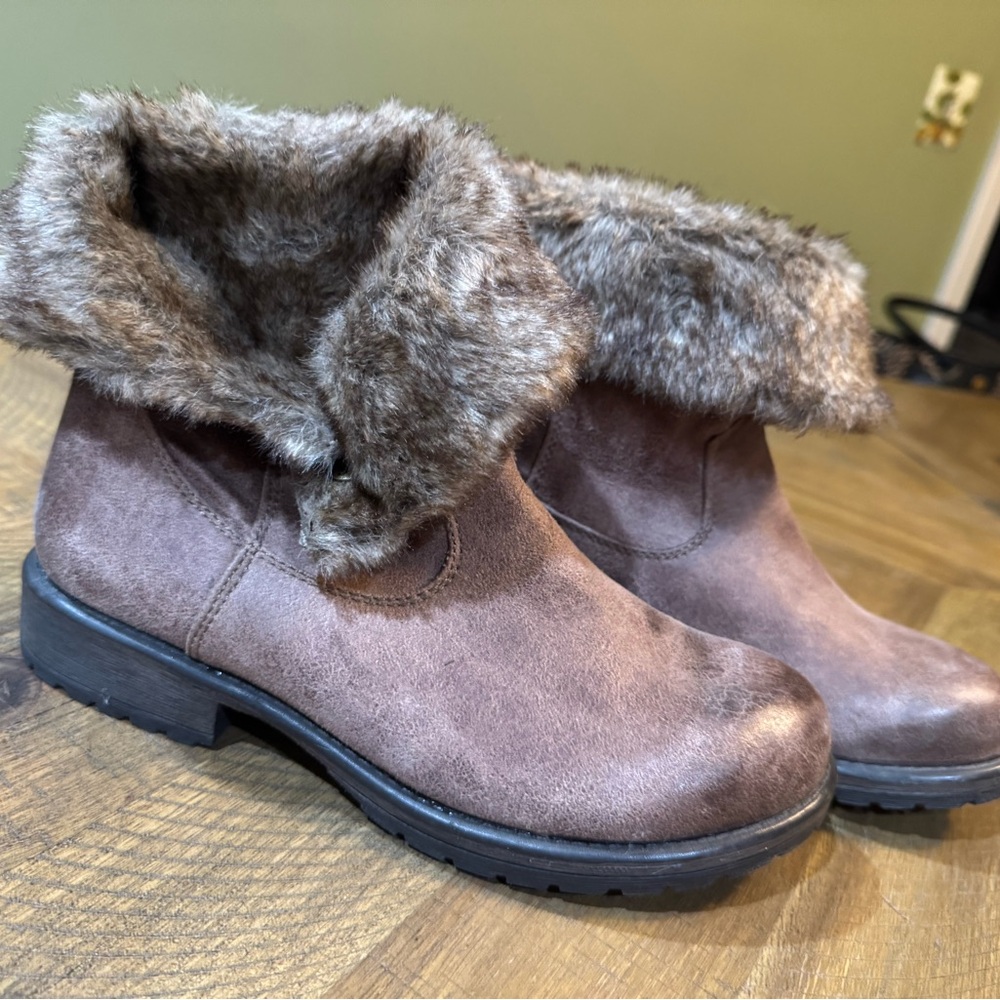Candie's Women's Brown Faux Fur-Lined Fold Over Ankle Boots Size 8.5